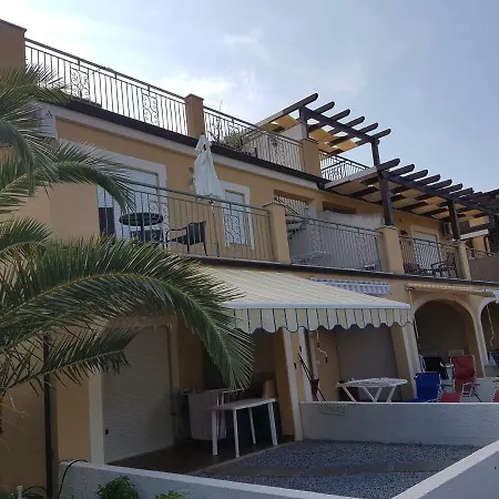 Διαμέρισμα 48 *